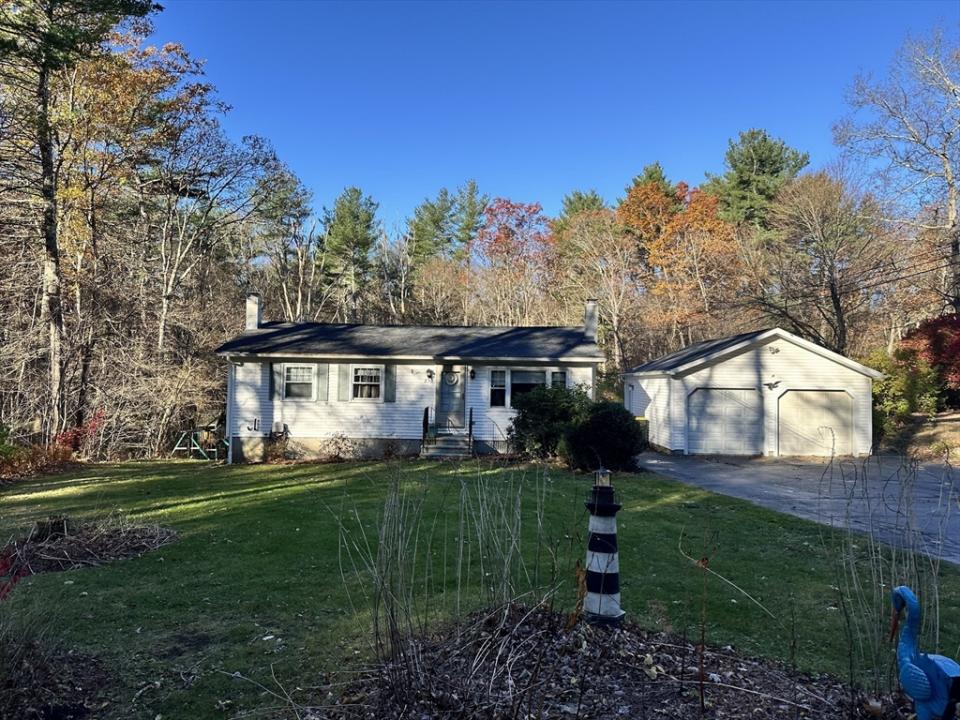 230 Quaker St, Northbridge, Massachusetts 01534, Stati Uniti