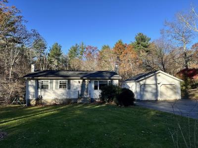 230 Quaker St, Northbridge, Massachusetts 01534, Stati Uniti