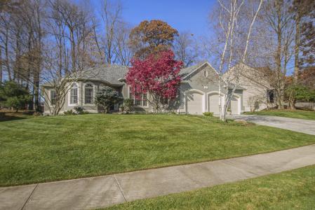 1969 Oak Hollow Road NW, Grand Rapids, Michigan 49504, USA