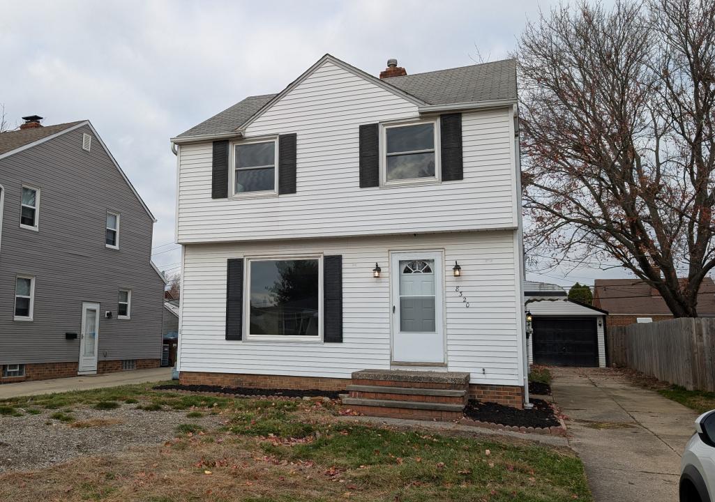 8320 Parmenter Dr., Parma, オハイオ 44129, アメリカ合衆国