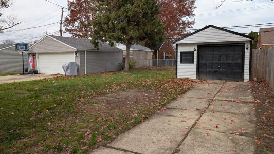 8320 Parmenter Dr., Parma, オハイオ 44129, アメリカ合衆国