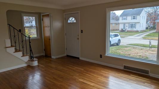 8320 Parmenter Dr., Parma, オハイオ 44129, アメリカ合衆国