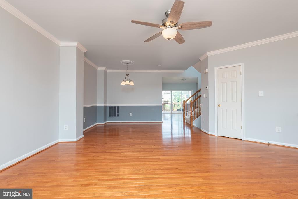 Home for Rent at 42724 Rolling Rock Square, Chantilly, Virginia 20152 ...