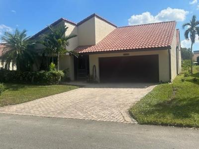7009 Golf Pointe Circle, Tamarac, Florida 33321, USA
