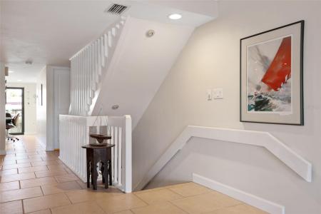 132 1st St. E. #104, St. Petersburg, Floride 33715, États-Unis