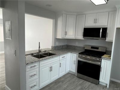 1678 W Bonnie View, Rialto, Калифорния 92376, Соединенные Штаты