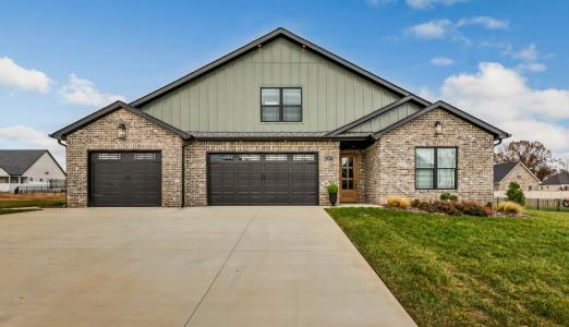 2477 Ellsworth Drive, Clarksville, Tennessee 37043