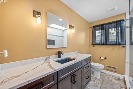 522 Kingsway Drive, Aurora, Illinois 60506