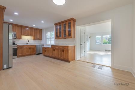 1783 Lee Street, Des Plaines, Illinois 60018