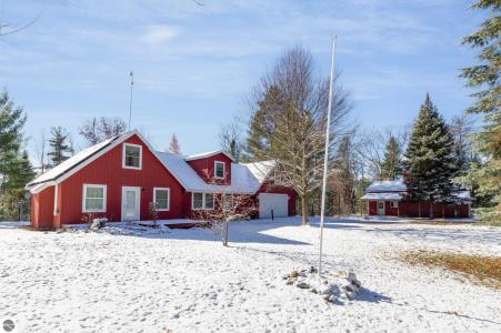 650 Linda Drive, Harrison, Michigan 48625, USA