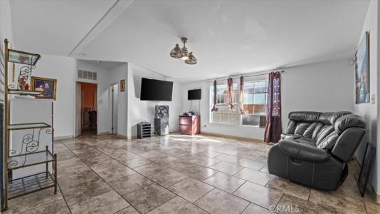 335 E Mead, San Jacinto, Califórnia 92583, Estados Unidos