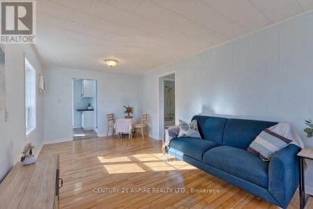 208 GOLF COURSE ROAD, Laurentian Valley, 安大略省 K8A 7B3, 加拿大