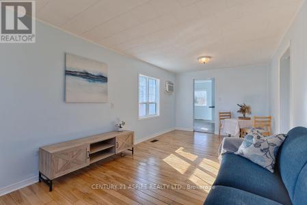 208 GOLF COURSE ROAD, Laurentian Valley, 安大略省 K8A 7B3, 加拿大