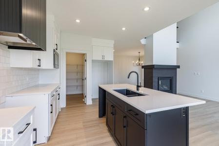 13113 212A ST NW, Edmonton, Alberta T6W 5E1, Canada