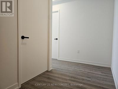 8 INTERCHANGE WAY, Vaughan (vaughan Corporate Centre), 安大略省 L4K 5Z7, 加拿大