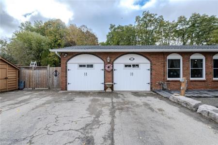 2104 GOVERNORS ROAD, Hamilton, Ontario L0R 1J0, Kanada