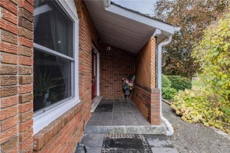 2104 GOVERNORS ROAD, Hamilton, Ontario L0R 1J0, Kanada