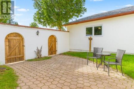 502 FLINDERS AVENUE, Fort Frances, Ontario P9A 3S4, Canada