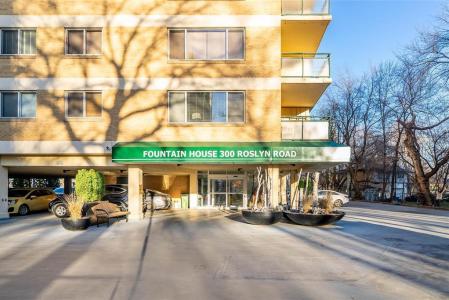 300 ROSLYN ROAD, Winnipeg, Manitoba R3L 0H4, CANADÁ