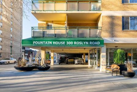 300 ROSLYN ROAD, Winnipeg, Manitoba R3L 0H4, CANADÁ