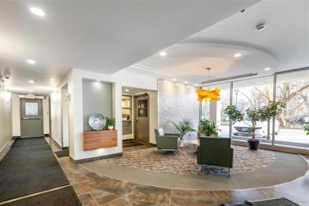 300 ROSLYN ROAD, Winnipeg, Manitoba R3L 0H4, CANADÁ