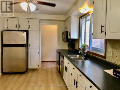 42 SCARBORO CRESCENT, Toronto (highland Creek), 安大略省 M1M 2J4, 加拿大