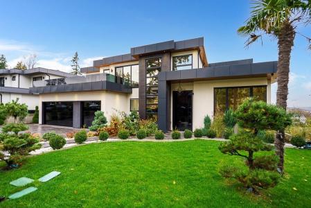 16427 28, Surrey, British Columbia V3Z 0A9, Canada