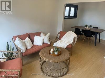 45 FIFTEENTH STREET, Toronto (new Toronto), Ontario M8V 3J3, Canada