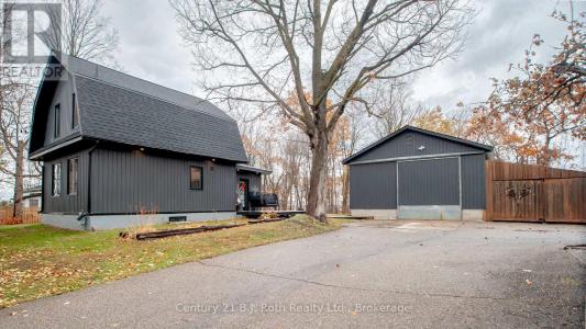 381 OLIVE STREET, Midland, Ontario L4R 2R4, Canada