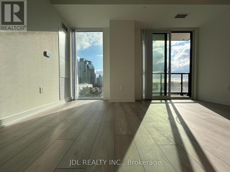 5858 YONGE ST STREET, Toronto (newtonbrook West), Ontario M2M 3T3, Canadá