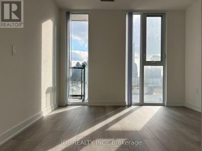 5858 YONGE ST STREET, Toronto (newtonbrook West), Ontario M2M 3T3, Canadá