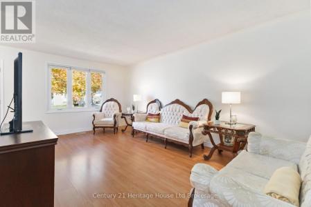 154 ROSAMOND CRESCENT, London South (south X), Ontario N6E 2M9, Canada