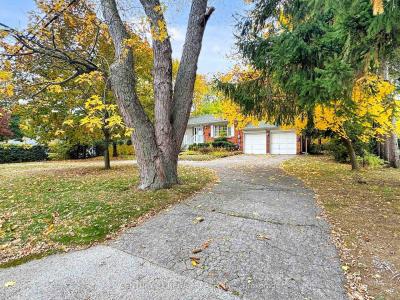 20 WEST HILL DRIVE, Toronto, Ontario M1E 3T5, Canada