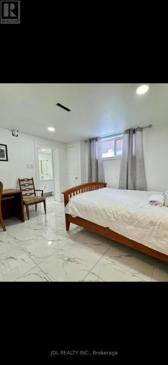 80 MOSEDALE CRES CRESCENT, Toronto (don Valley Village), Ontario M2J 3A4, Canada