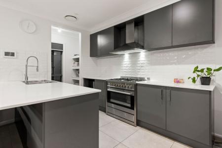 8 Frederick Street, Gregory Hills, NSW 2557, 오스트레일리아