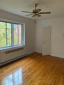 4915 Boul. Édouard-Montpetit, Montréal (Côte-des-Neiges/Notre-Dame-de-Grâce), 魁北克省 H3W 1R1, 加拿大