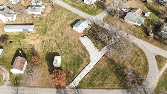 214 E Front St., Bucklin, Missouri 64631, Estados Unidos