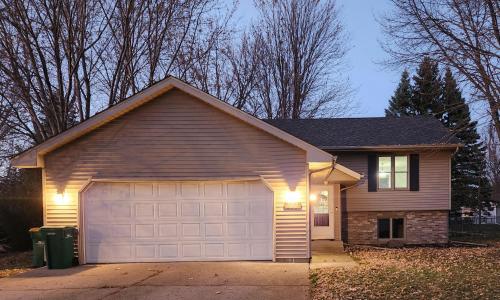 208 Holly Lane, Janesville, Minnesota 56048, USA