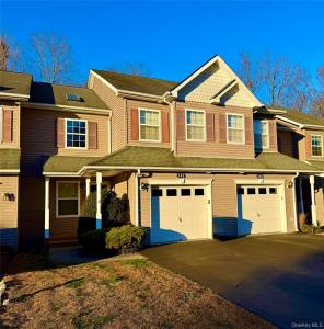 142 Pinebrook Dr, Hyde Park, Nowy Jork 12538, USA