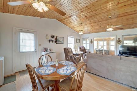 6257 E Calvertville Road, Bloomfield, 印第安納州 47424, 美國