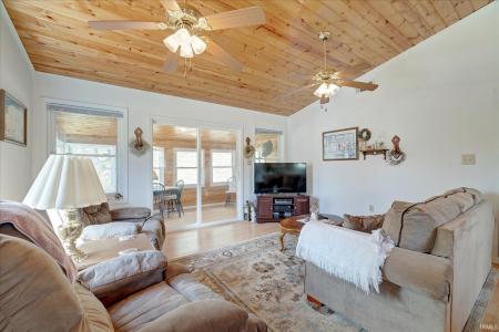 6257 E Calvertville Road, Bloomfield, 印第安納州 47424, 美國