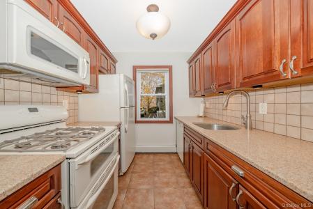 20 Toehee Place , 1B, Islip, Nova Iorque 11751, Estados Unidos