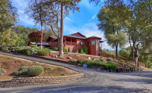 39207 Thornberry Mountain View Court, Oakhurst, California 93644, USA
