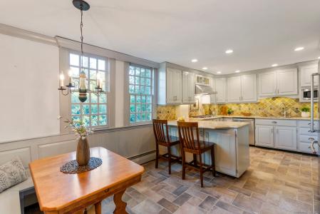 1696 Main Street, Glastonbury, Connecticut 06033