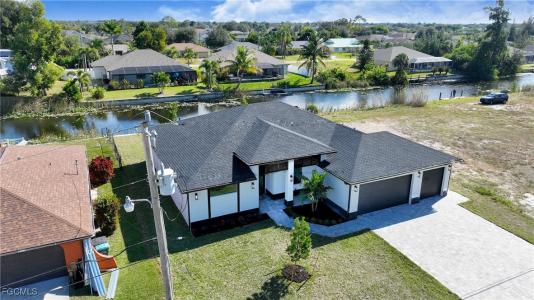 907 SW 15th Place, Cape Coral, Florida 33991