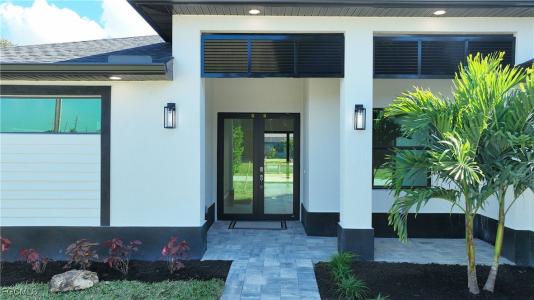 907 SW 15th Place, Cape Coral, Florida 33991
