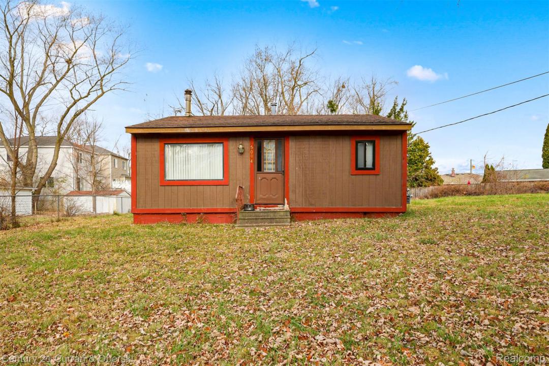 5094 Coshocton Drive, Waterford Charter Township, Michigan 48327