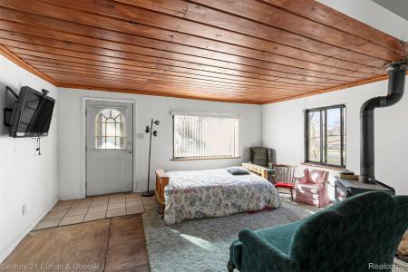 5094 Coshocton Drive, Waterford Charter Township, Michigan 48327