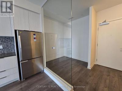 2 SONIC WAY, Toronto (flemingdon Park), Ontario M3C 0P1, Canadá