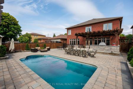 127 SULTANA AVENUE, Toronto, Ontario M6A 1T6, Canada